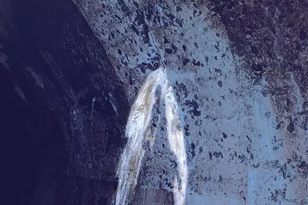 Active leak in a pipe