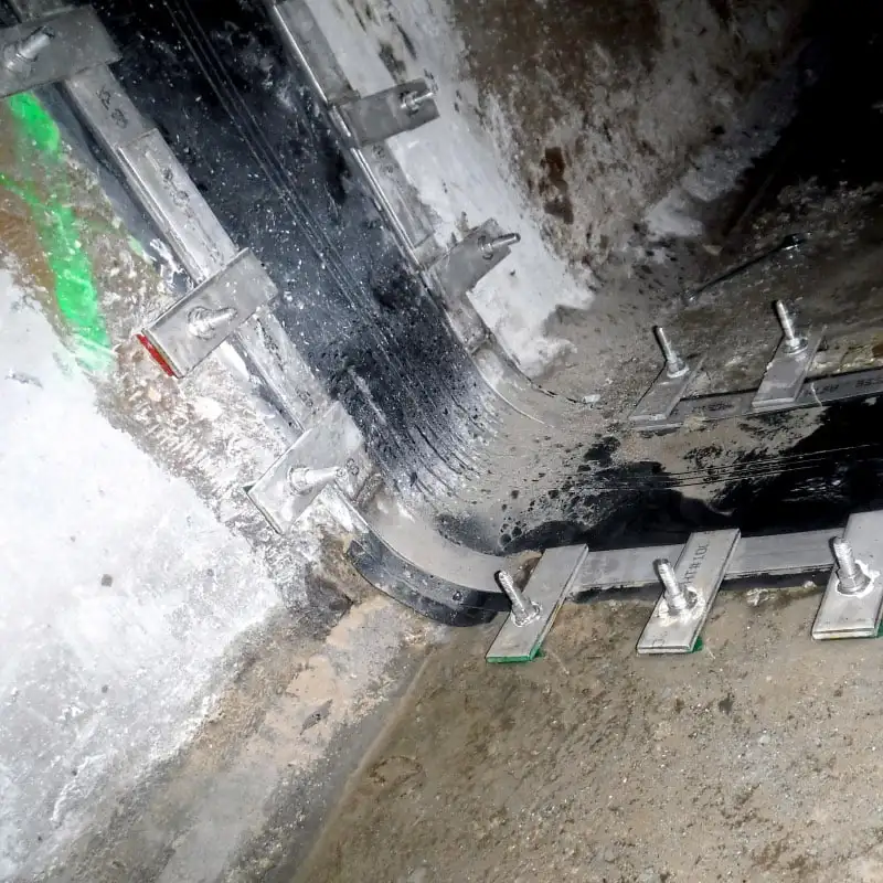 Box-shaped aqueduct sealed with HydraTite