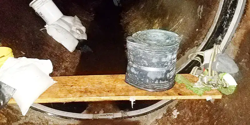HydraTite installed in a large-diameter pipe