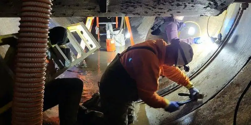 Preparing the interior pipe joint surface to properly install a HydraTite Joint Seal over it