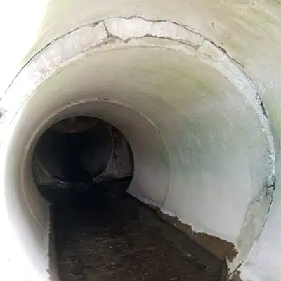 A large-diameter pipe with a severely offset joint