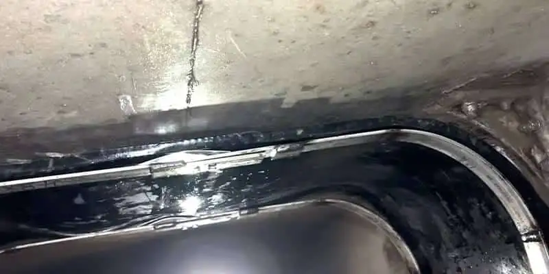 A shim positioned under a retaining band in a HydraTite seal.