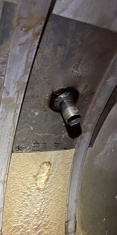 A port to apply concrete to the interior wall of a pipe