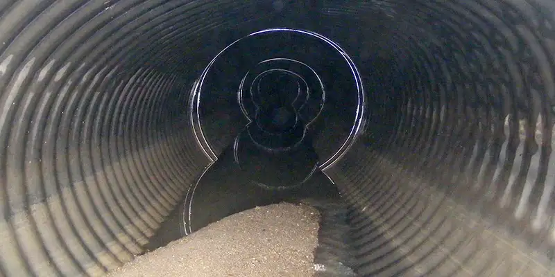 HydraTite installed over several joints in a HDPE pipeline