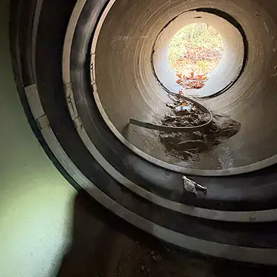 HydraTite sealing a joint in a circular DOT culvert to seal the pipe