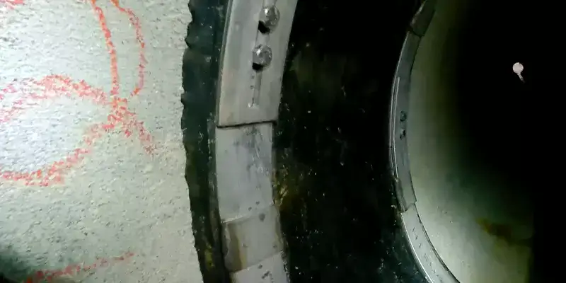HydraTite sealing a joint in a concrete pipe