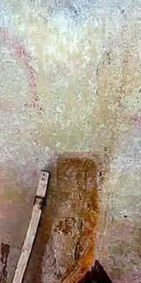A retaining band sitting in a pipe
