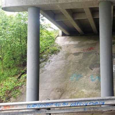 Two columns under a bridge restored with a fiber composite wrap