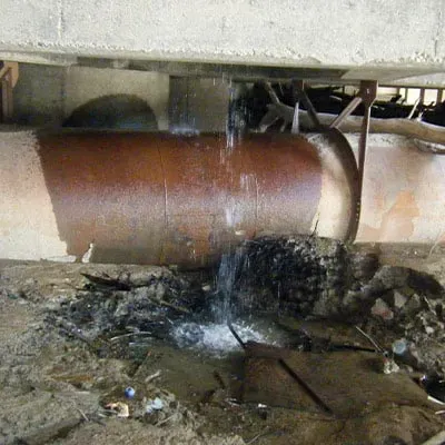An active leak in an expansion joint