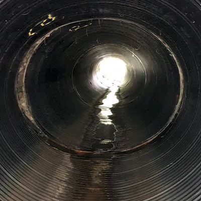 A separated and offset joint in a corrugated pipe