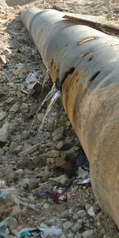 Exfiltration in a pipe with a hole