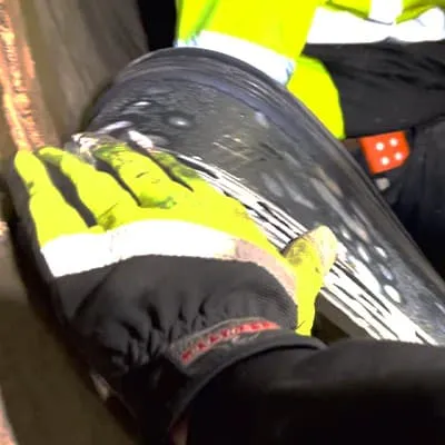 Applying lubrication to the ribs of the rubber seal