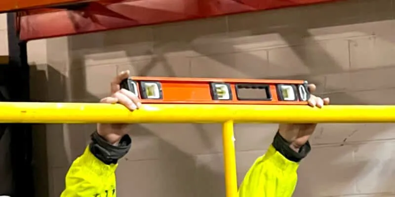 Ensuring that the scaffolding is level