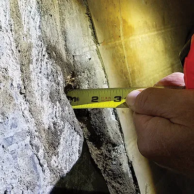 Measuring a defect in a pipe