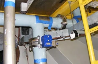 Epoxy coating sections of a pipe