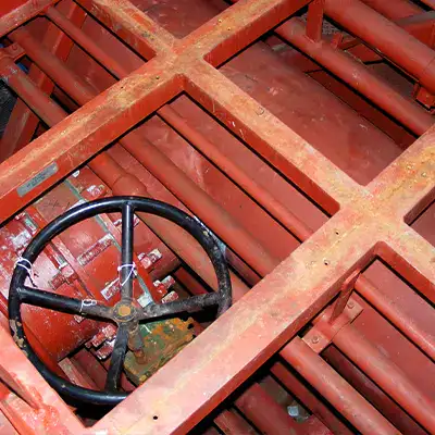 An old tee fitting in a water cooling system onboard a vessel