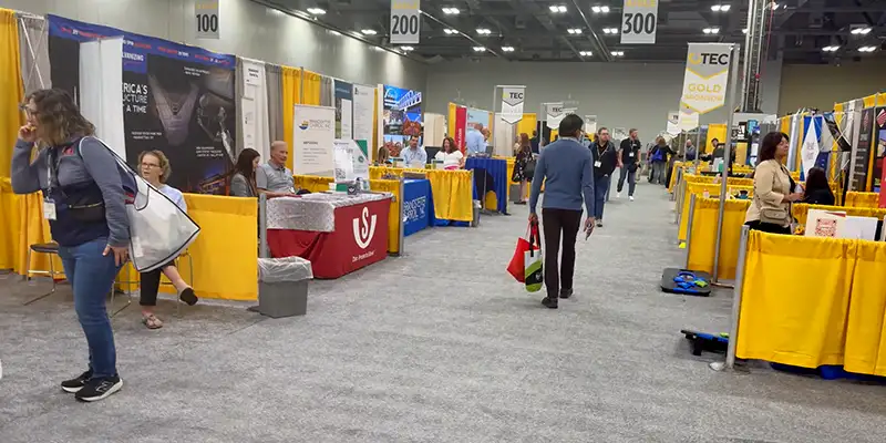 A bunch of booths at a trade show