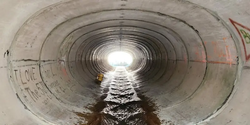 Exposed joints in a elliptical pipeline