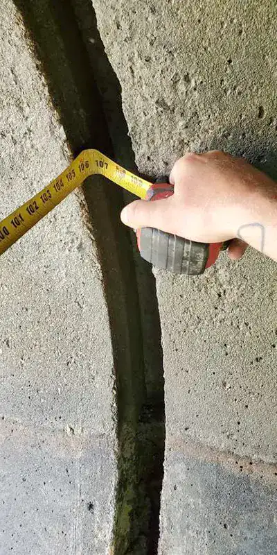 Measuring a defect inside a pipe