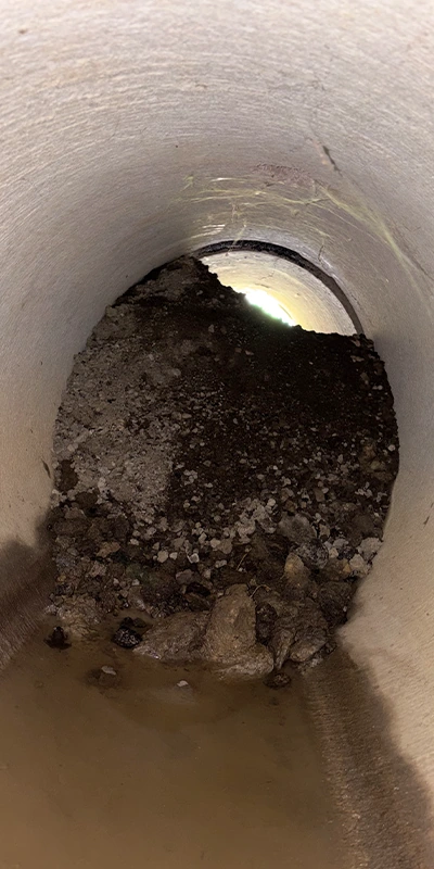 A large amount of debris that has entered the pipe and piled up under a separated pipe joint